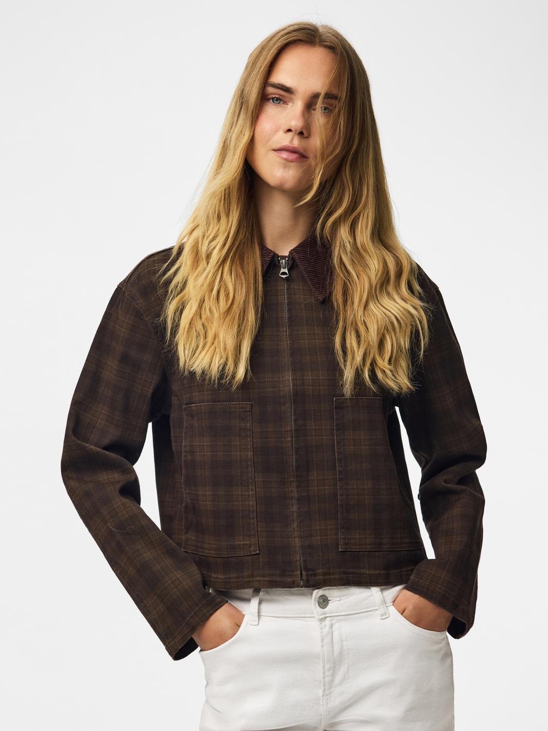 model_shot-front